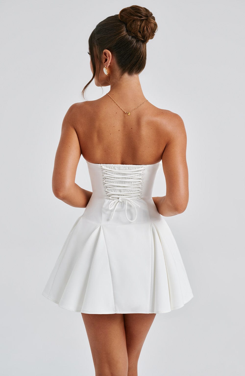 Valentina Dress – White Elegance with a Touch of Romance