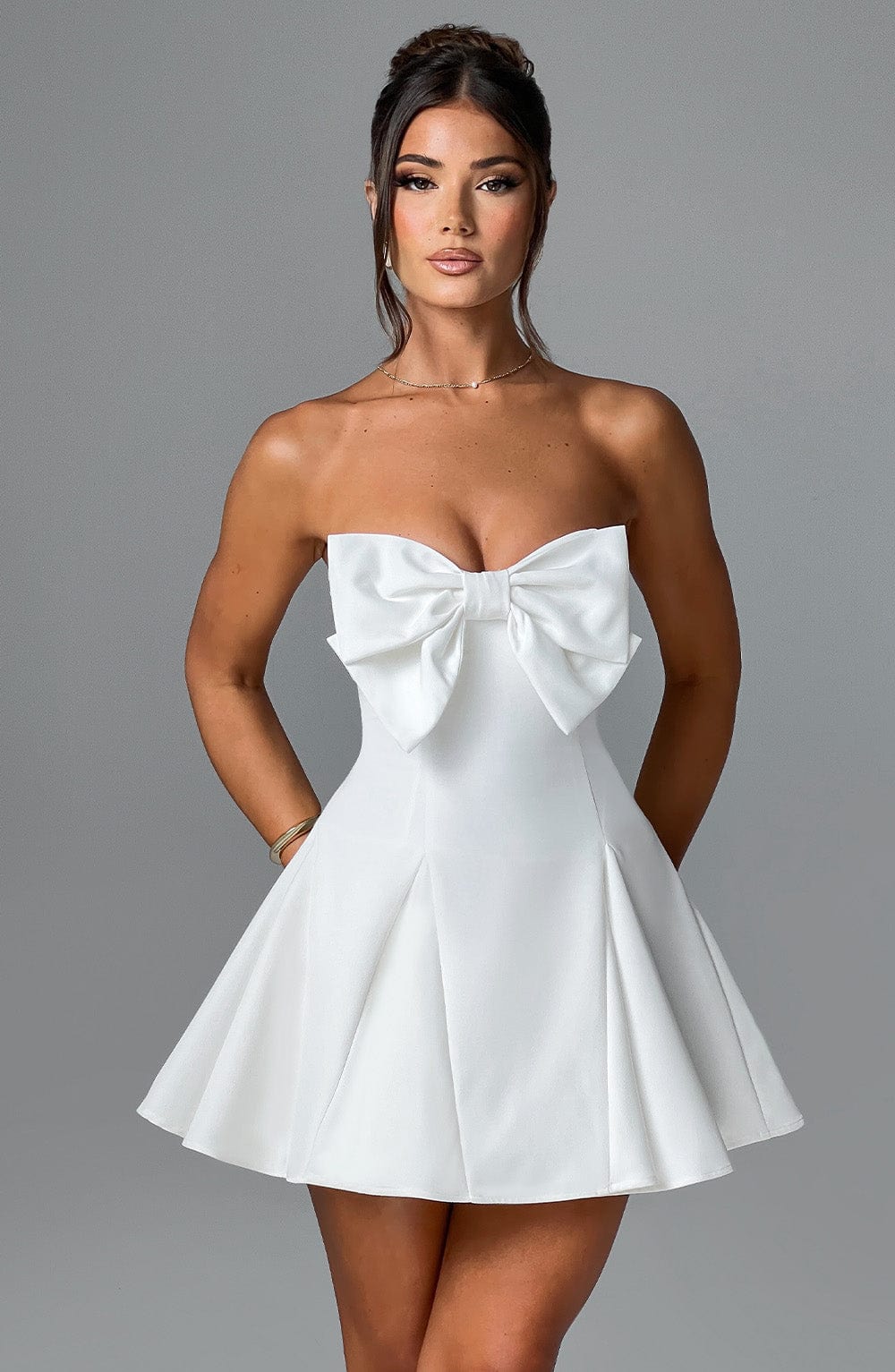 Valentina Dress – White Elegance with a Touch of Romance