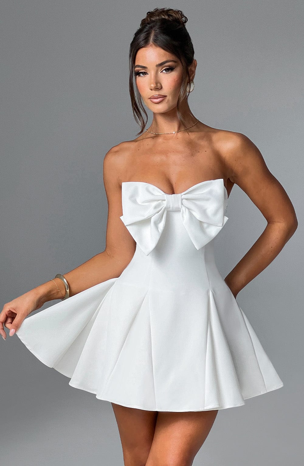 Valentina Dress – White Elegance with a Touch of Romance