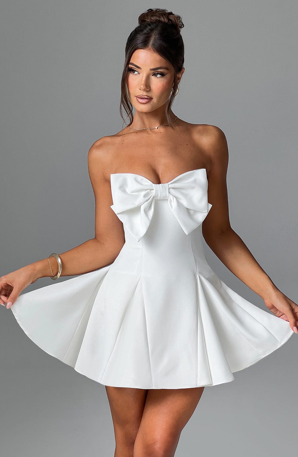 Valentina Dress – White Elegance with a Touch of Romance
