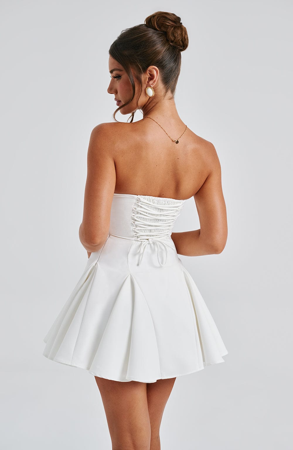 Valentina Dress – White Elegance with a Touch of Romance