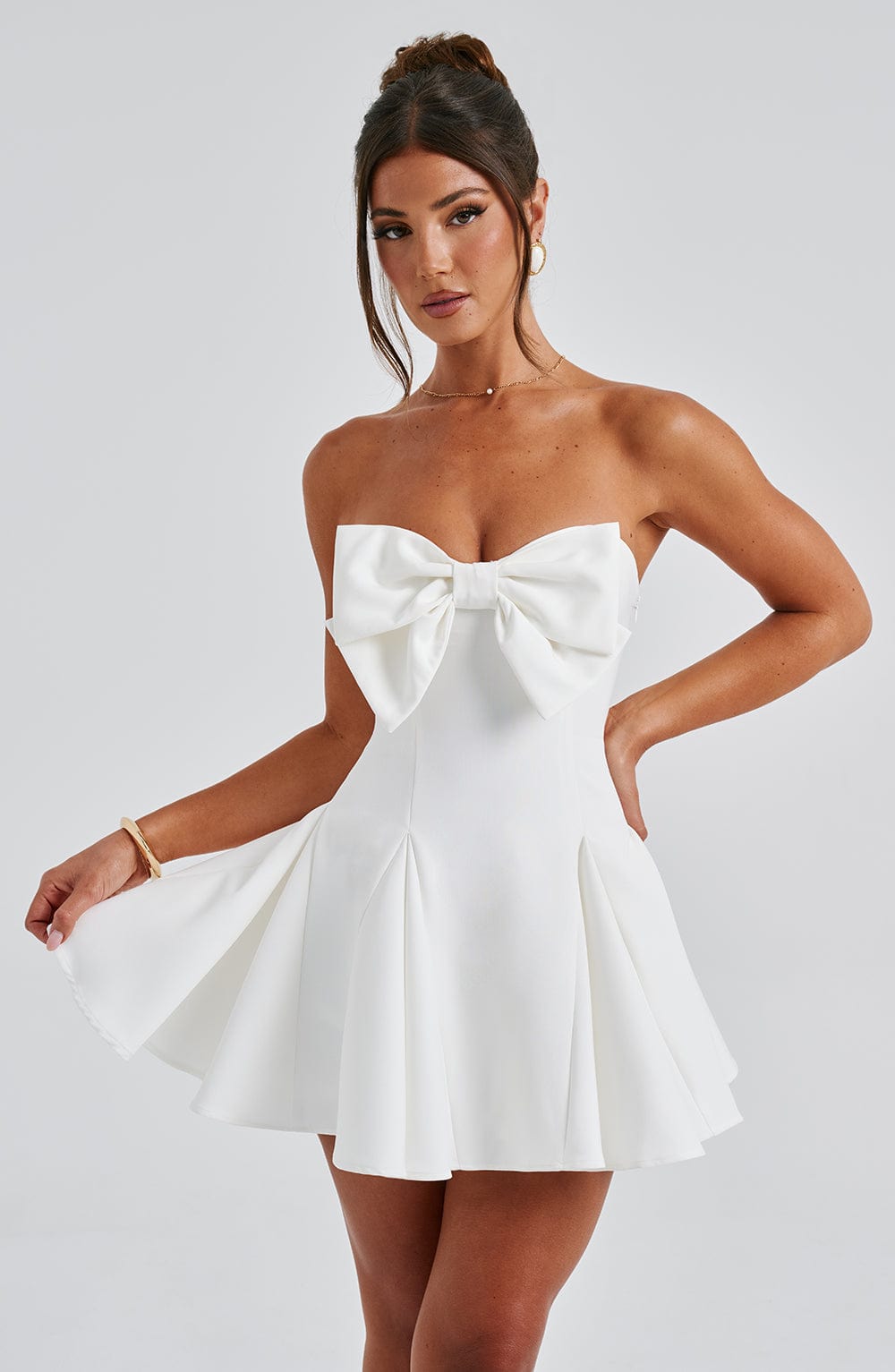 Valentina Dress – White Elegance with a Touch of Romance